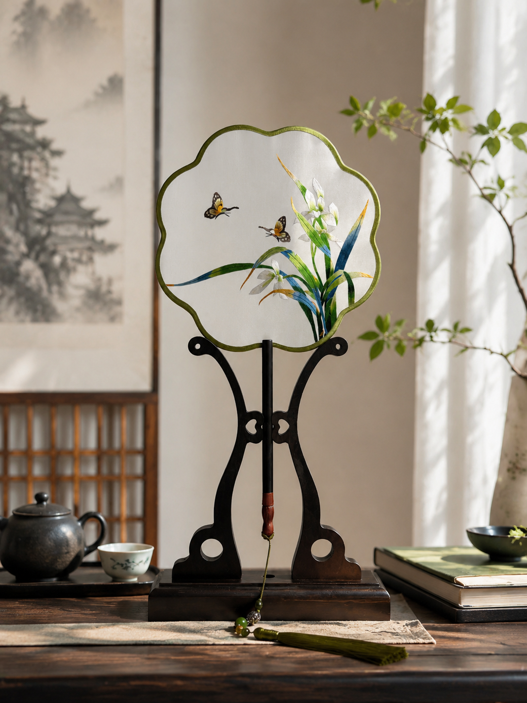 Flower-shaped double-sided embroidered round fan, Chinese style home decoration